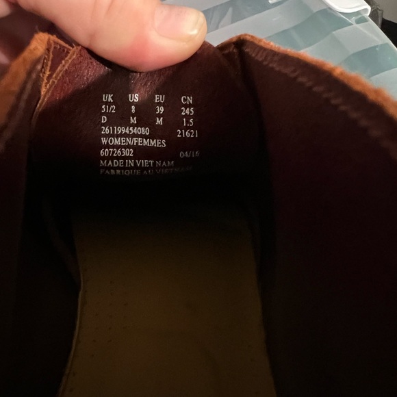 Clark’s Tan Leather Desert Boots - Picture 6 of 7